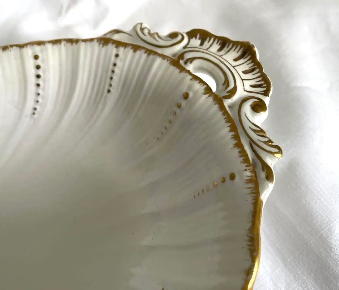 サルグミンヌ レリーフ オーバル深皿 - メルカリ