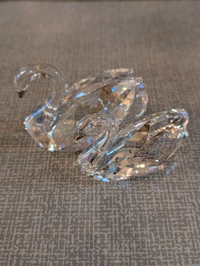 スワロフスキーのスワンの置物　スワロフスキーストーン付き