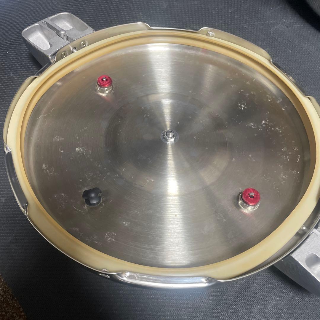 ワンダーシェフの業務用両手圧力鍋