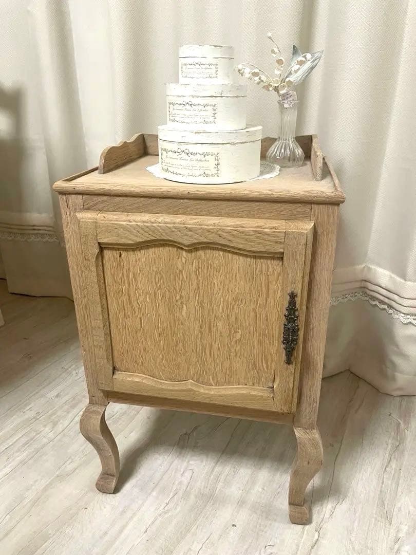 アンティーク　ヴィンテージ サイドテーブル　キャビネット　猫脚　フランス