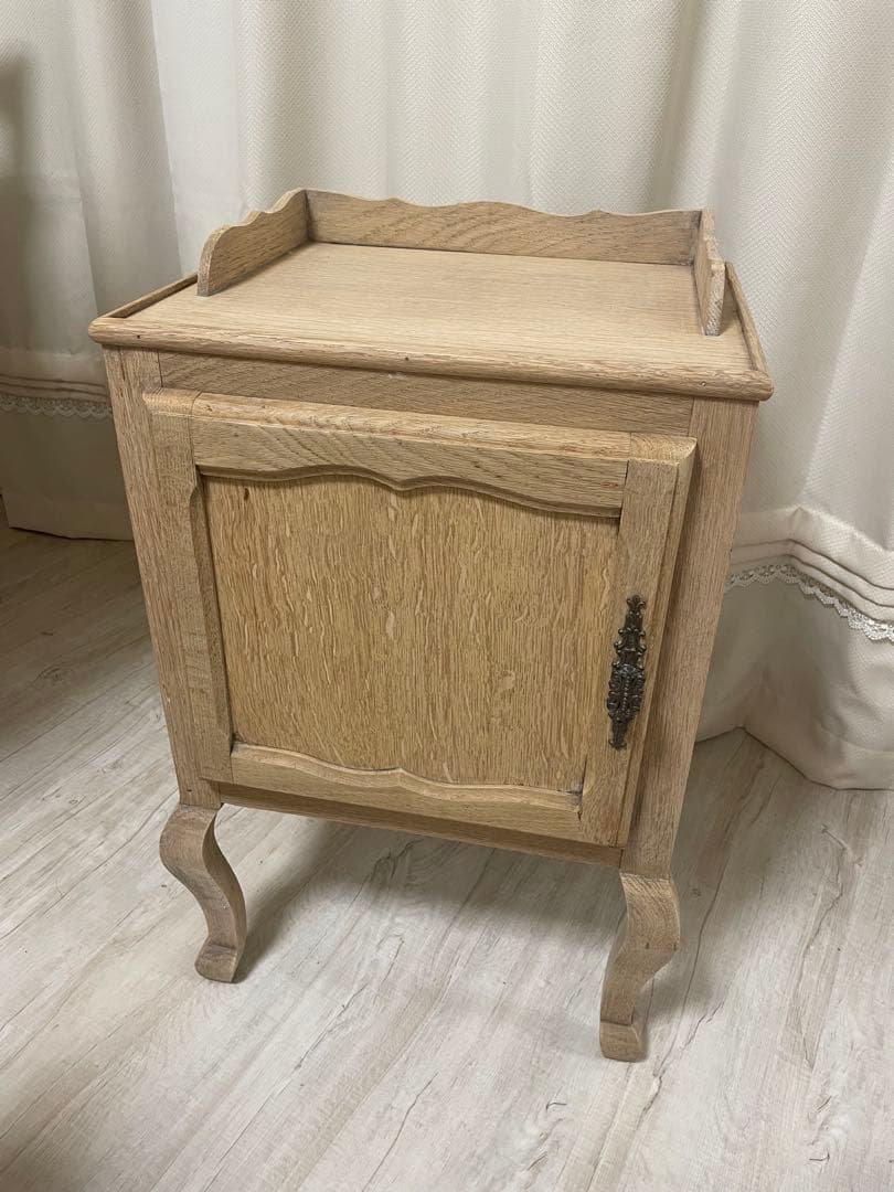 アンティーク　ヴィンテージ サイドテーブル　キャビネット　猫脚　フランス
