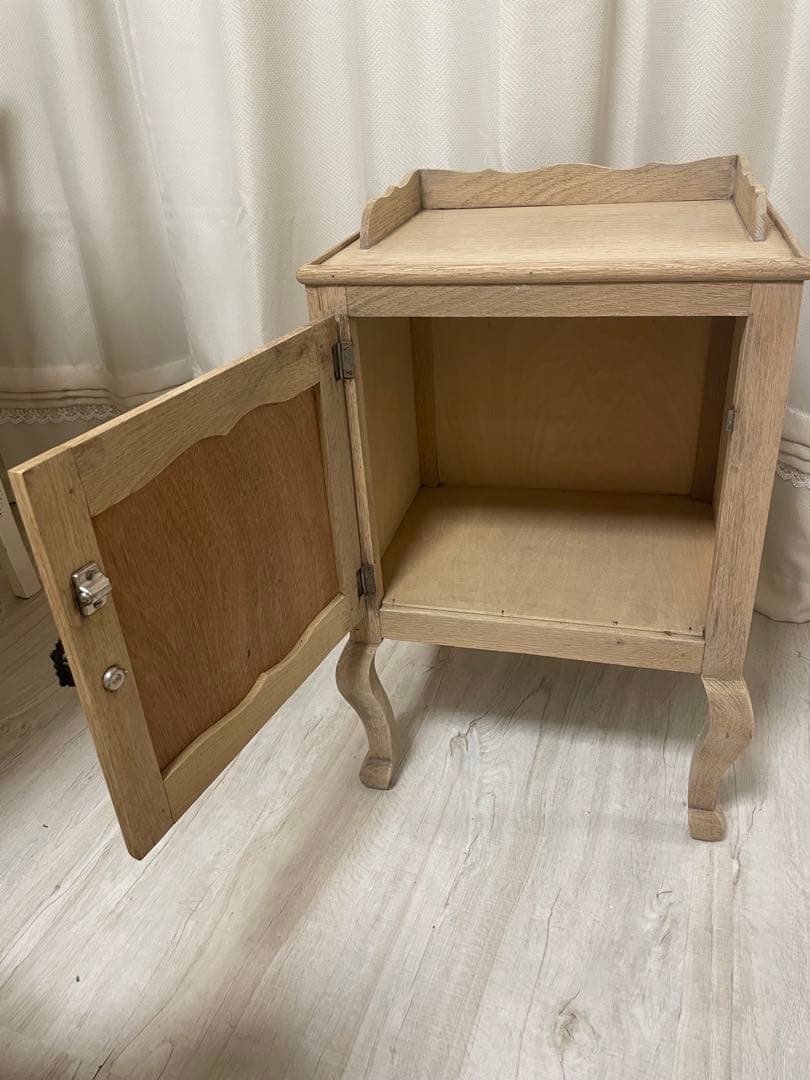 アンティーク　ヴィンテージ サイドテーブル　キャビネット　猫脚　フランス