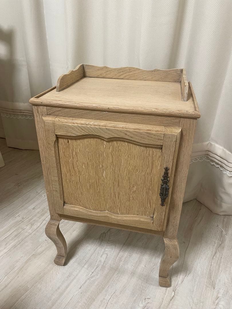 アンティーク　ヴィンテージ サイドテーブル　キャビネット　猫脚　フランス