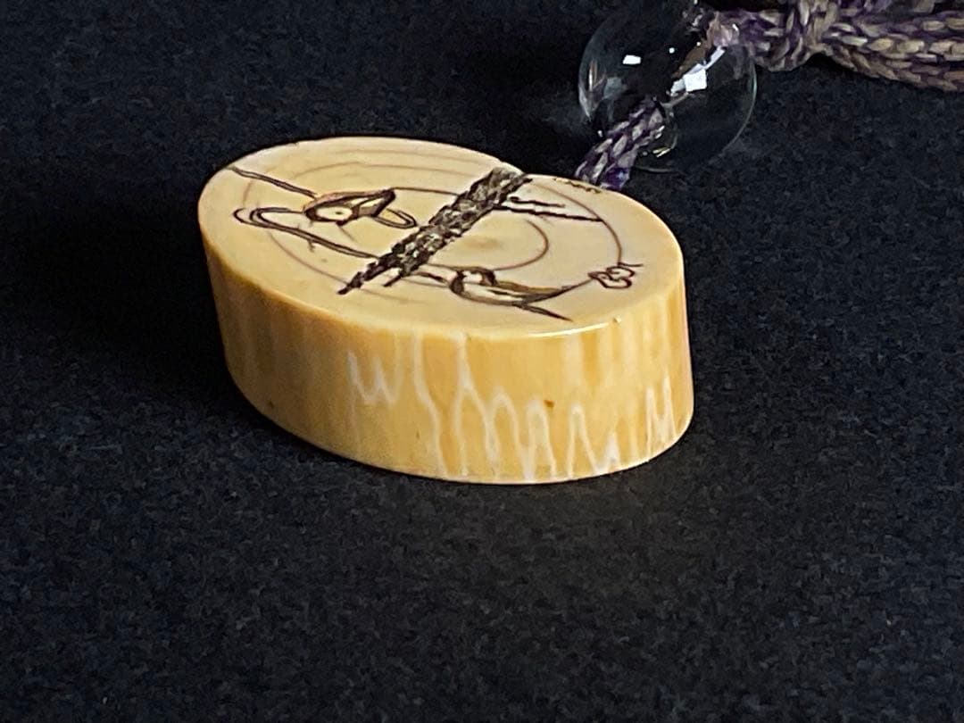 根付　提げ物　水鳥の図　トンボ玉緒締　饅頭根付