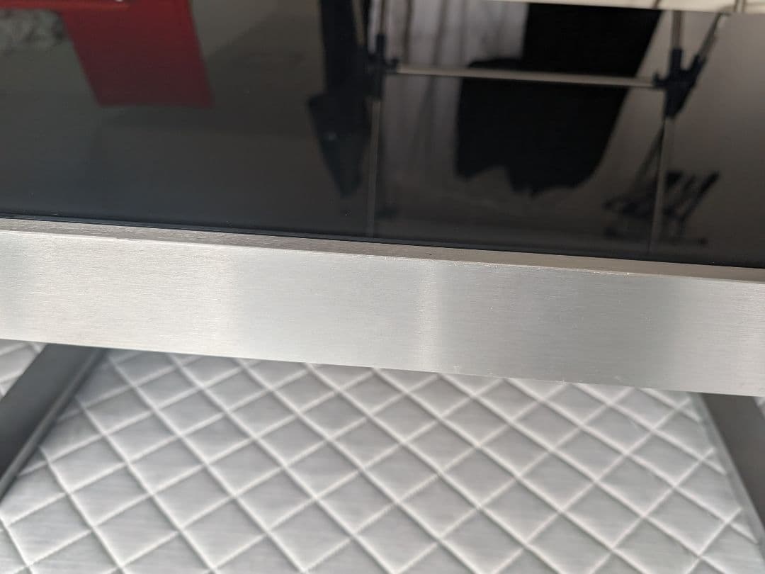 ガラステーブル　グレーガラス　シンプル　モダン