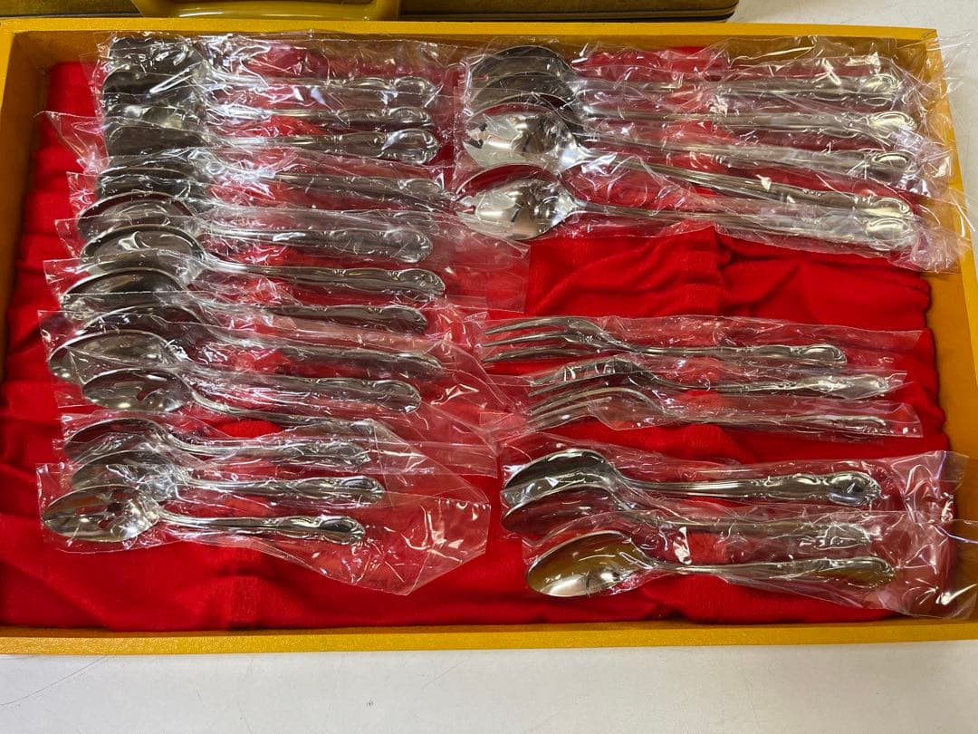 M405 未使用品 18-8ステンレス製洋食器 カトラリーセット 東栄美器