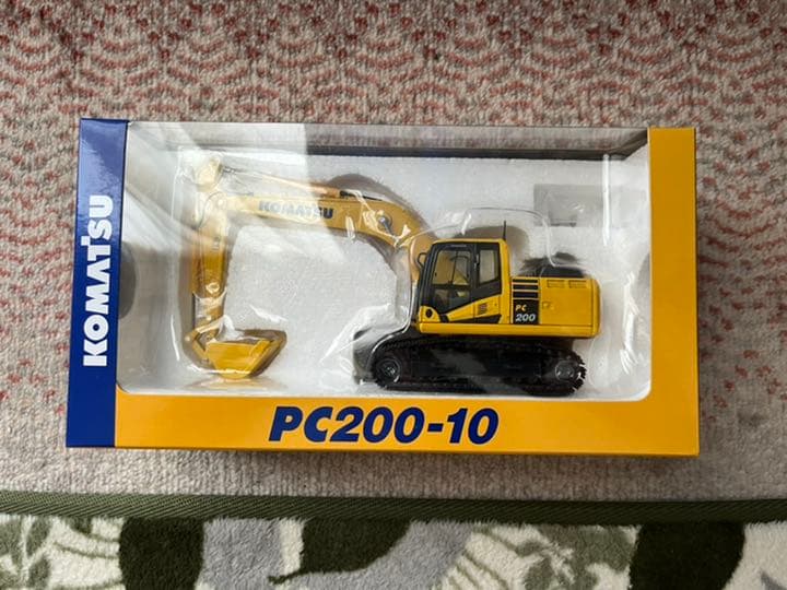 コマツPC200-10ミニチュア 1/50 - メルカリ