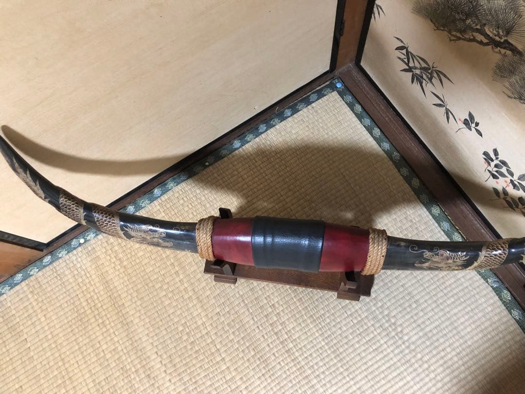 牛の角置物（竜の彫刻：台付き）