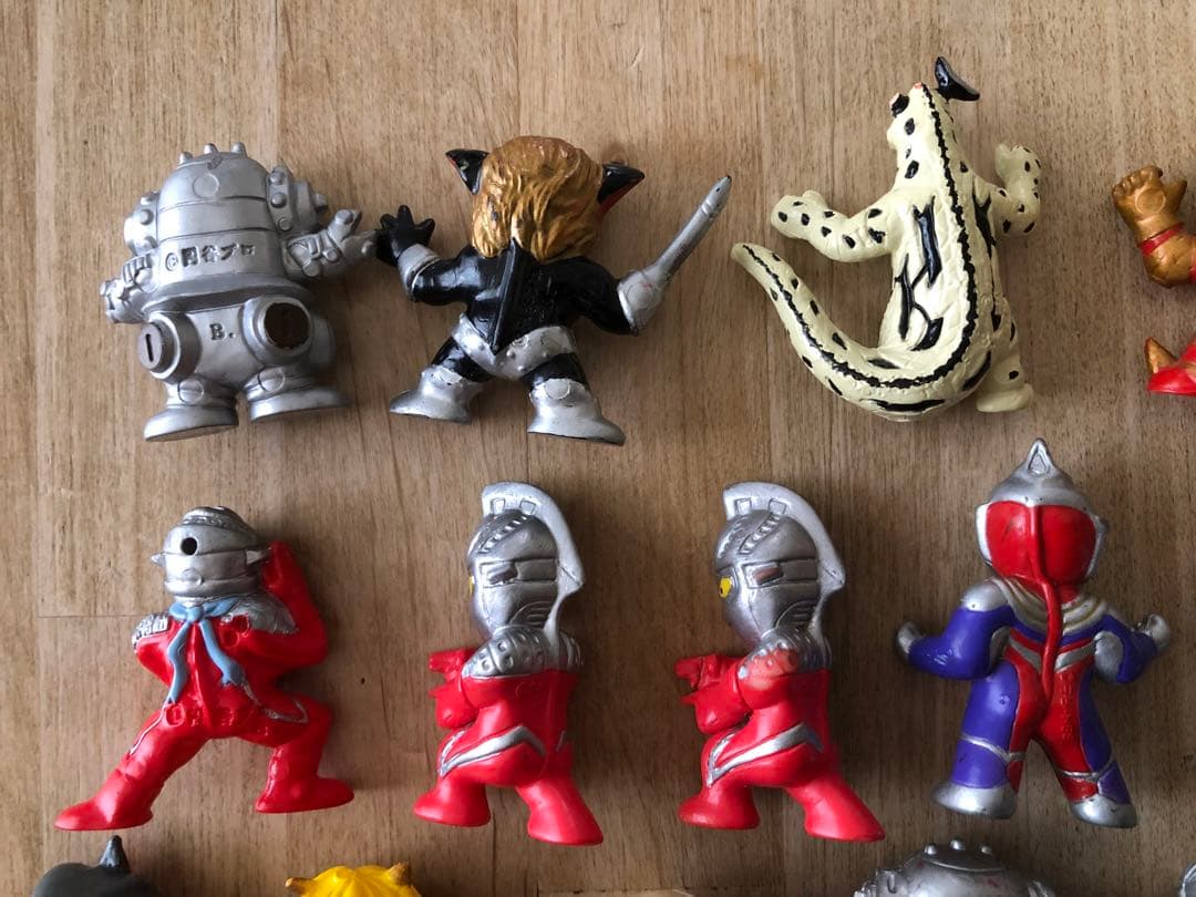 ウルトラマン 怪獣 ミニフィギュア まとめ売り - メルカリ