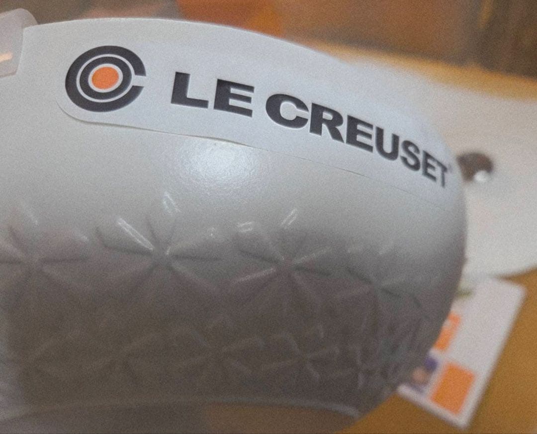 ルクルーゼ シグニチャー　マルミット 22cm フラワーレリーフ　新品