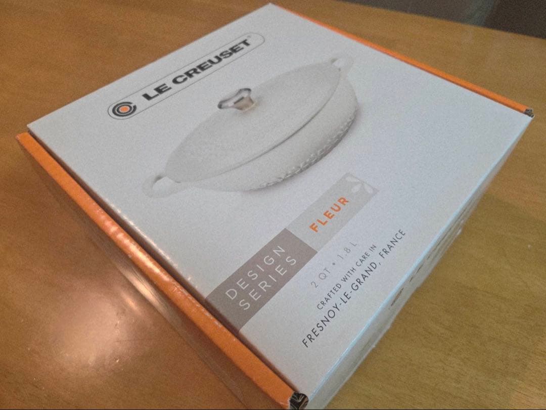 ルクルーゼ シグニチャー　マルミット 22cm フラワーレリーフ　新品