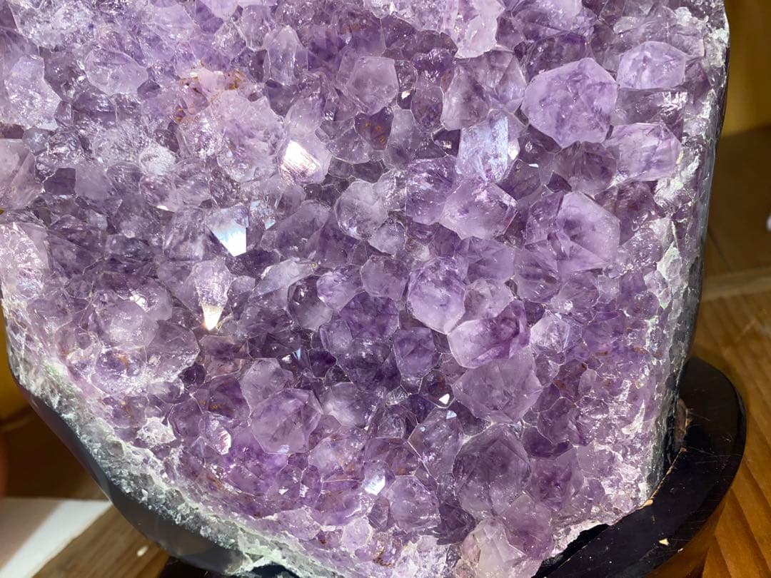 アメジスト原石　木製台座付き　4.1Kg