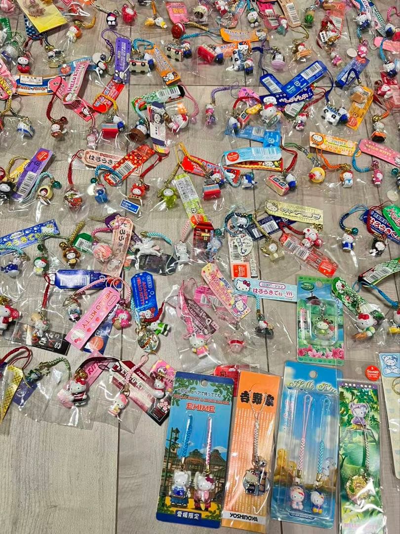 ヒ*マ様 ご当地ハローキティストラップまとめ売 225点