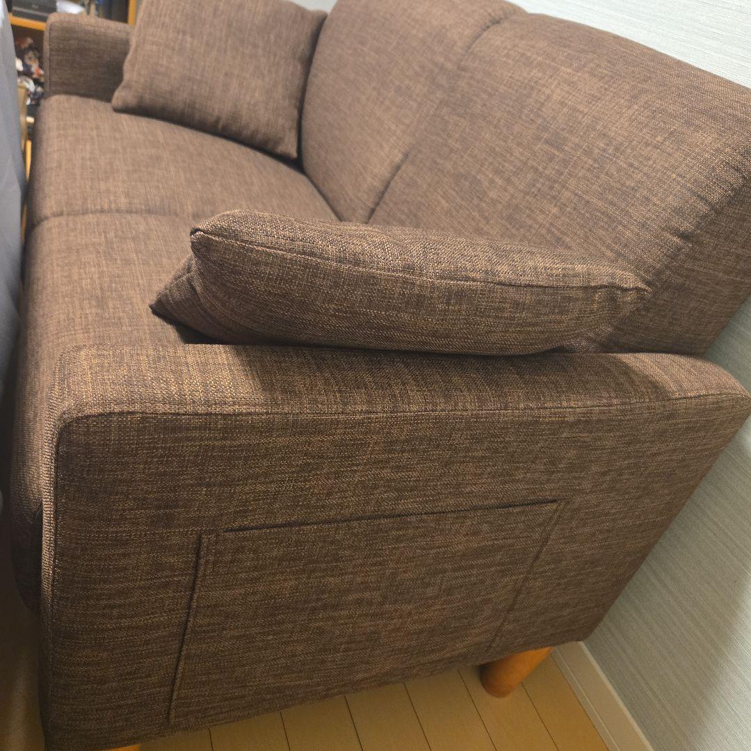 ブラウン 布製ソファ 2つのクッション付Emma