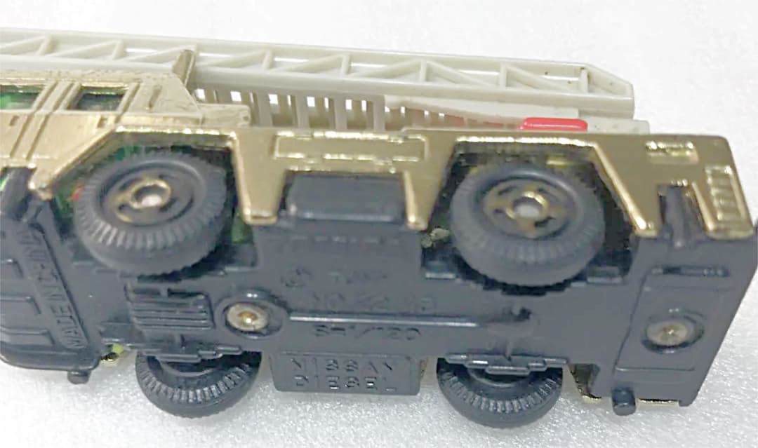 トミカ ゴールドNo.22.43 日産ディーゼルはしご車 1/120 TOMY