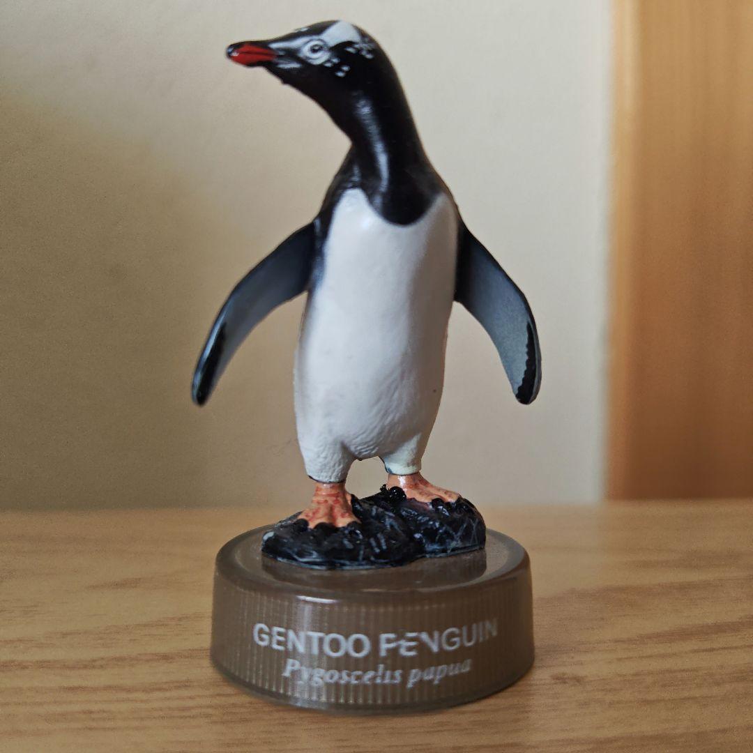 海洋堂 ペットボトルキャップ ジェンツーペンギン - メルカリ