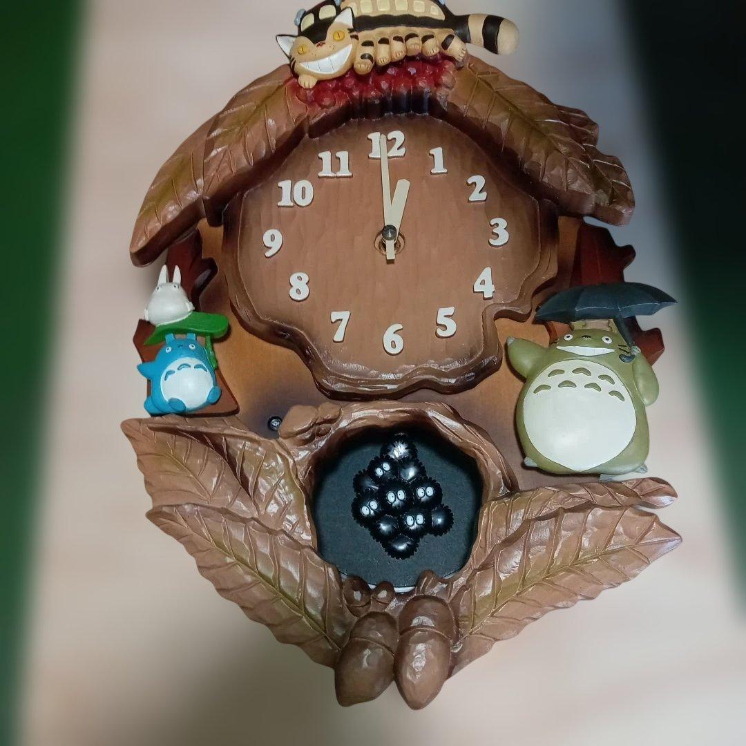 トトロデザインの木製掛け時計 　動くどうかわかりません。