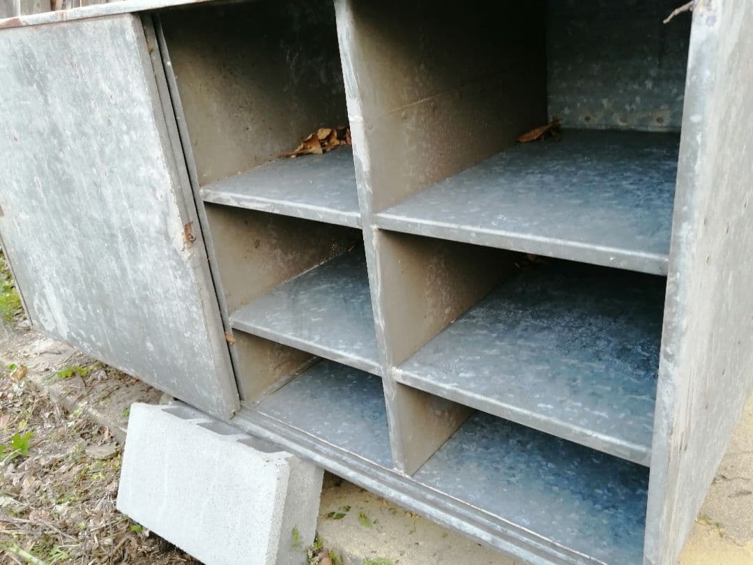 昭和レトロ シャビー ブリキ金属製 棚 ロッカー 下駄箱 什器 カフェ