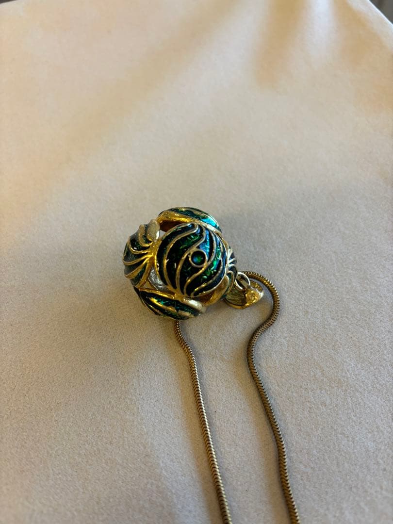 緑金ペンダントネックレス