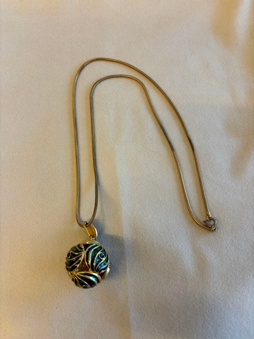緑金ペンダントネックレス