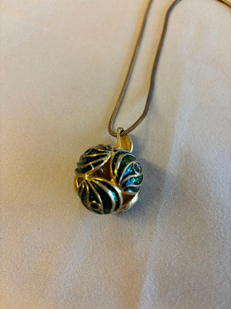 緑金ペンダントネックレス