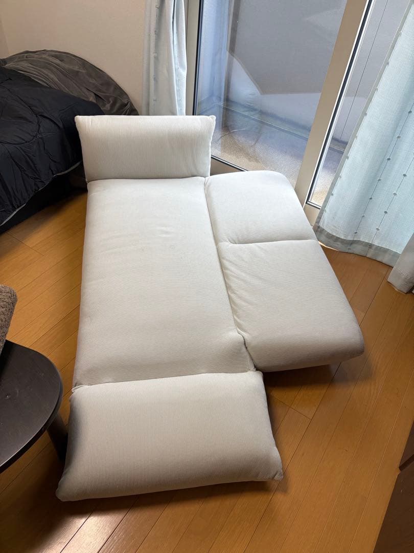 ベージュ 2人掛けソファ 円形クッション付き