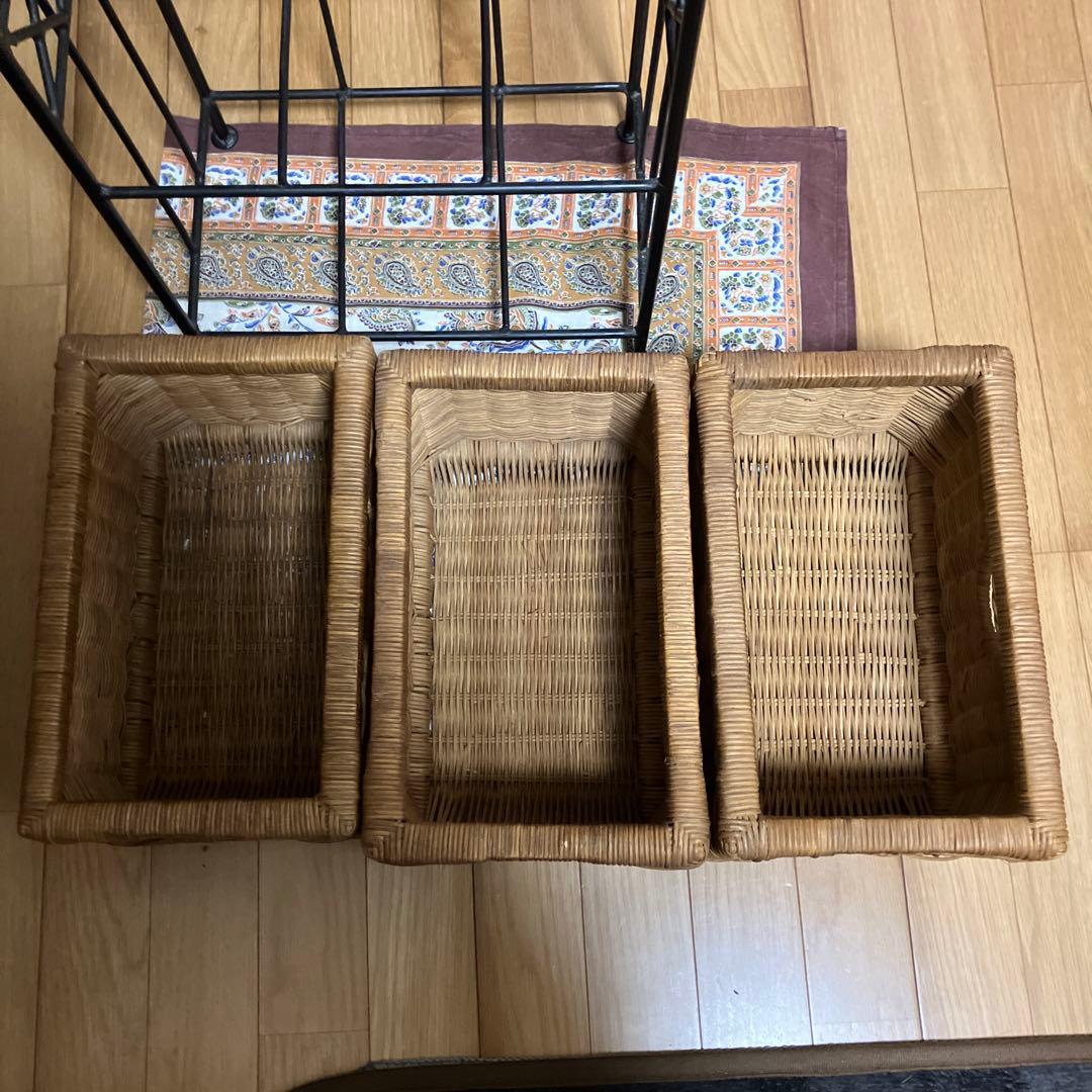 アイアンフレームとラタンのラック