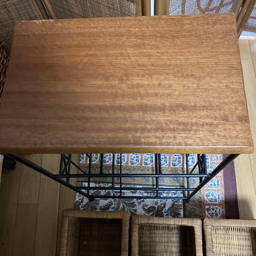 アイアンフレームとラタンのラック