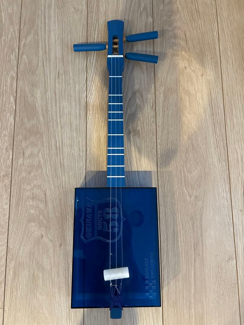 青色透明プラスチック三味線 3弦　サンレレ Ryutyサンレレ 海遊び-Sanlele Umi Ashibi オリジナルデザイン | 三線
