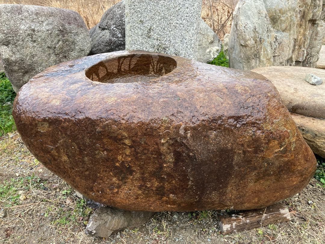 本鞍馬石水鉢　カワスウブ石　みかん彫り