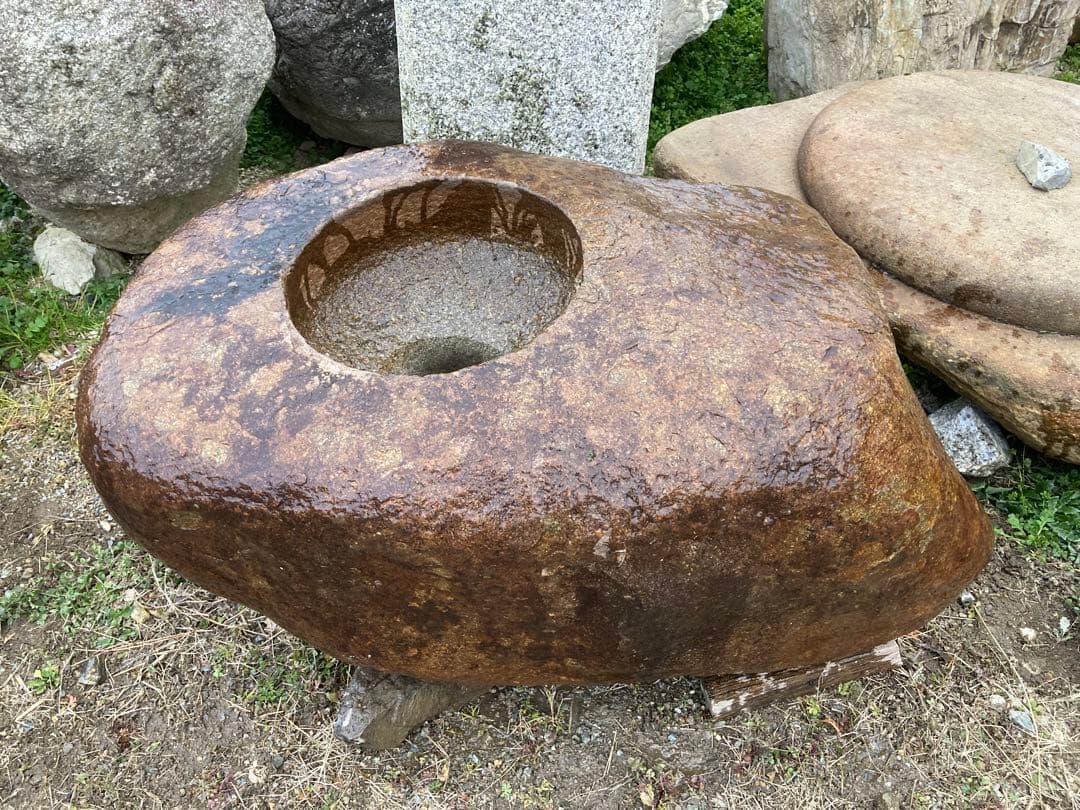 本鞍馬石水鉢　カワスウブ石　みかん彫り