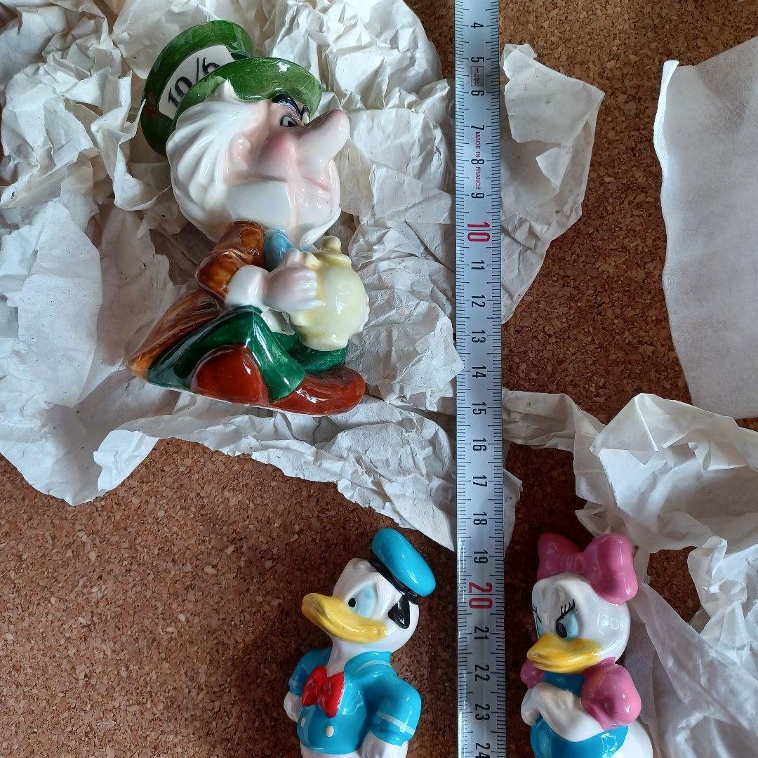 Disney　置物　不思議の国のアリス　デイジー　チェシャ猫　白うさぎ　プルート
