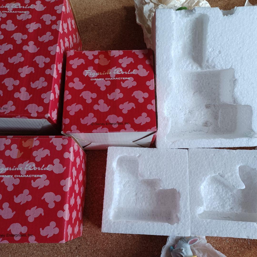 Disney　置物　不思議の国のアリス　デイジー　チェシャ猫　白うさぎ　プルート