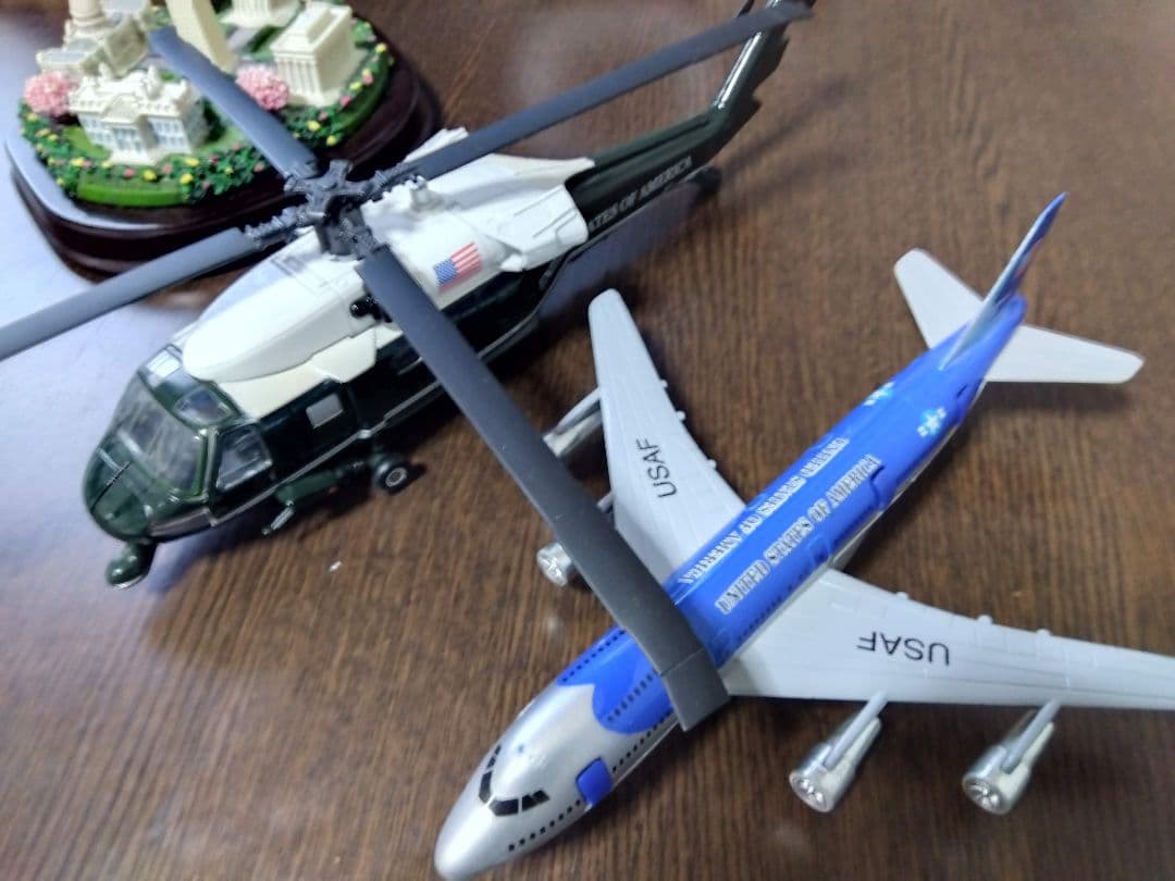 トランプ大統領グッズ（ホワイトハウス・マリーンワン・エアフォースワンミニチュア