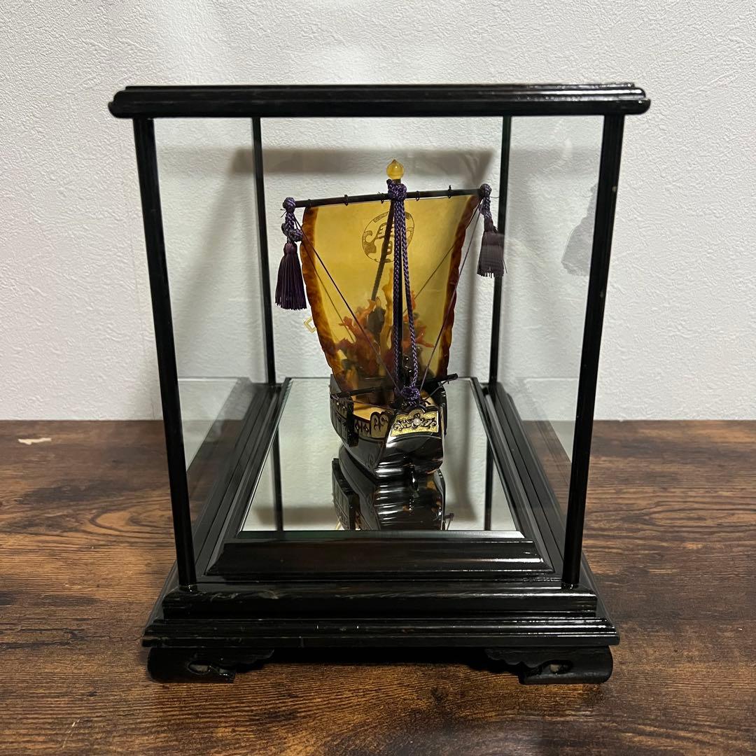 本鼈鳳凰宝船の置物　縁起物　オブジェ　ガラスケース付き