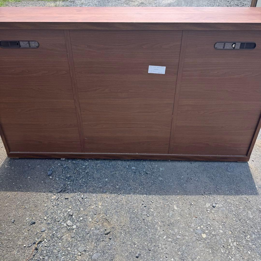 ブラウンキャビネット サイドボード　ガラス扉付き