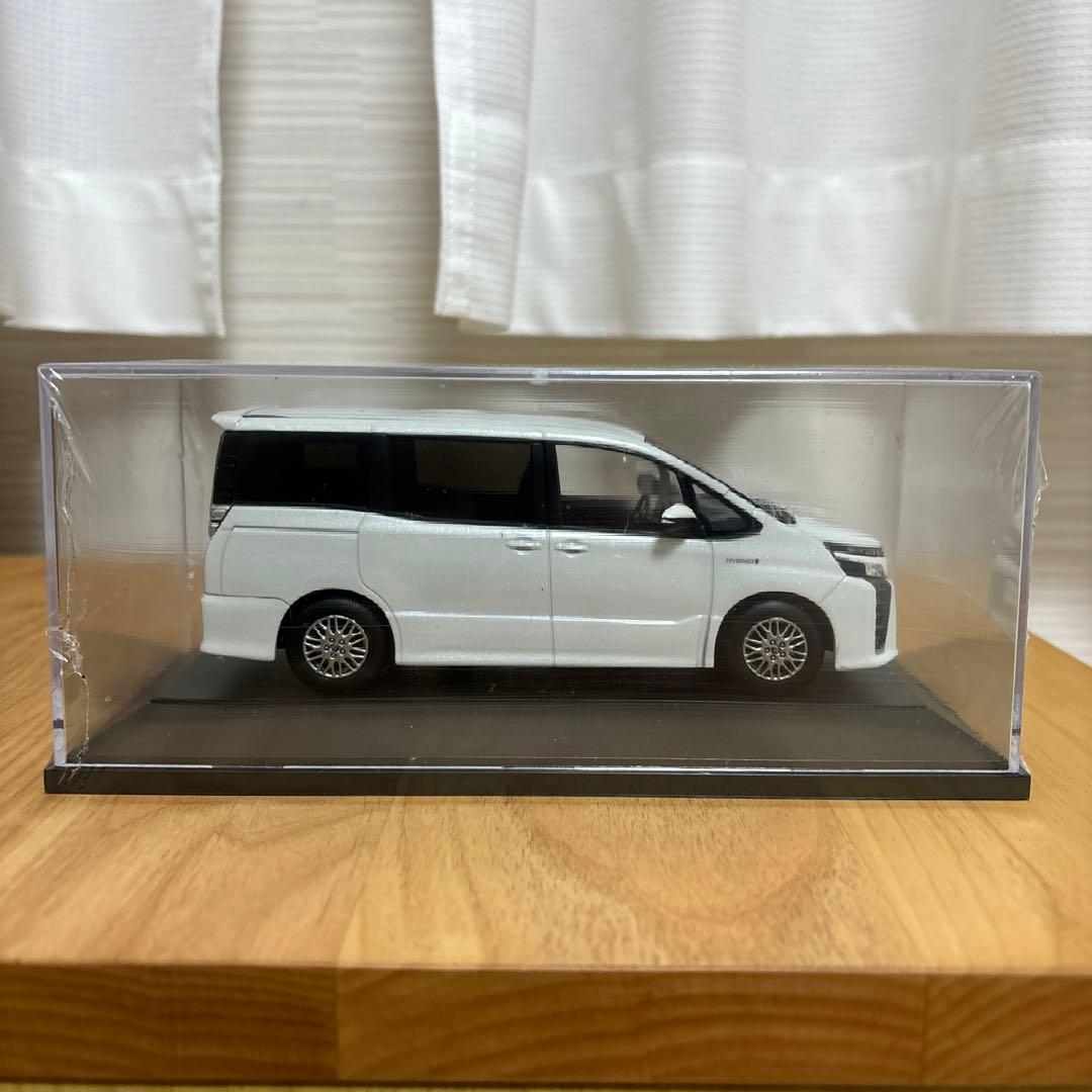 未開封品】ヴォクシー80系 カラーサンプルミニカー - メルカリ