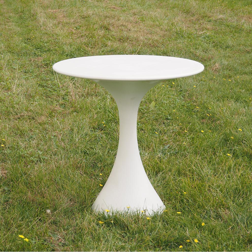 ドリアデ「KISSI KISSI」ホワイト ガーデンテーブル（屋内使用）