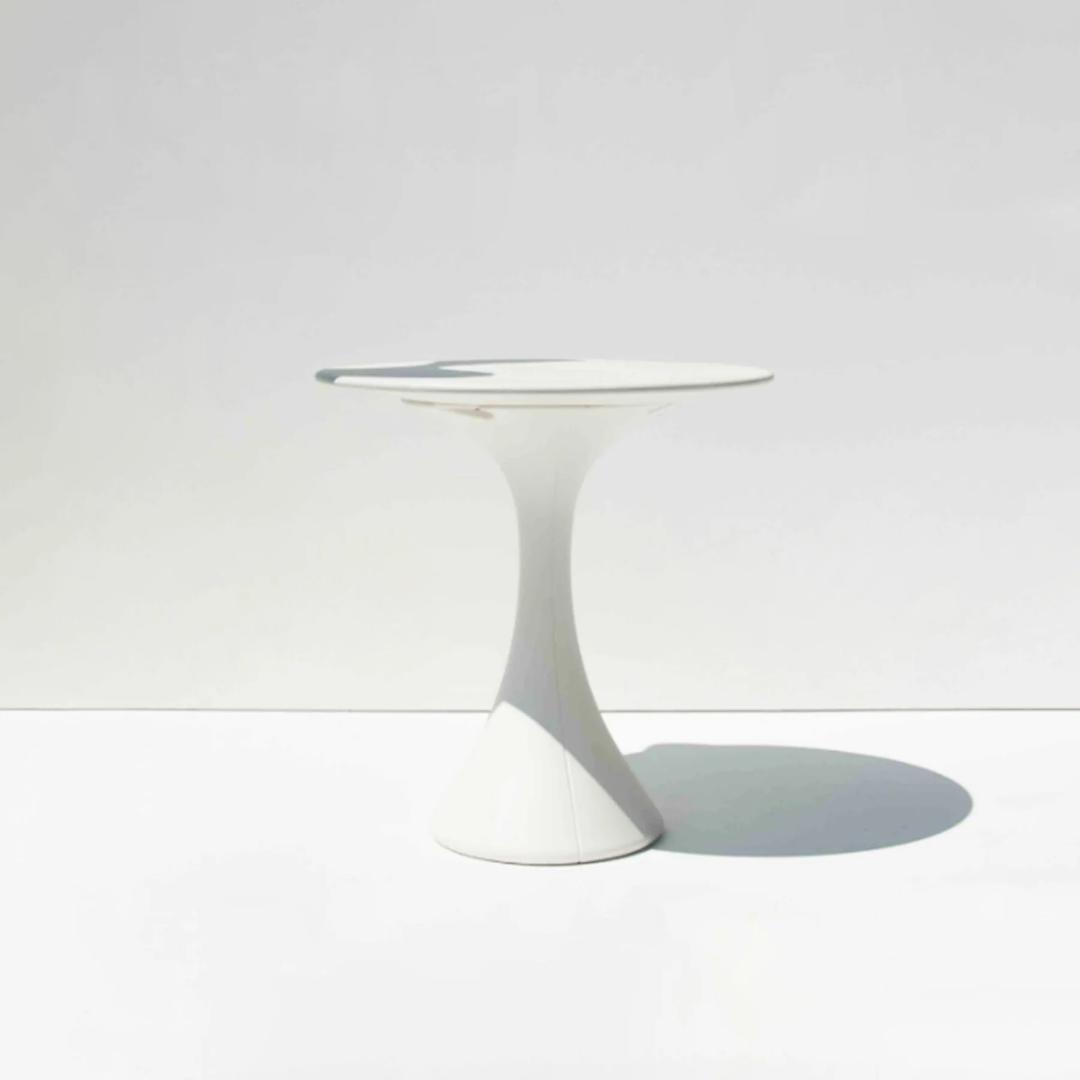 ドリアデ「KISSI KISSI」ホワイト ガーデンテーブル（屋内使用）