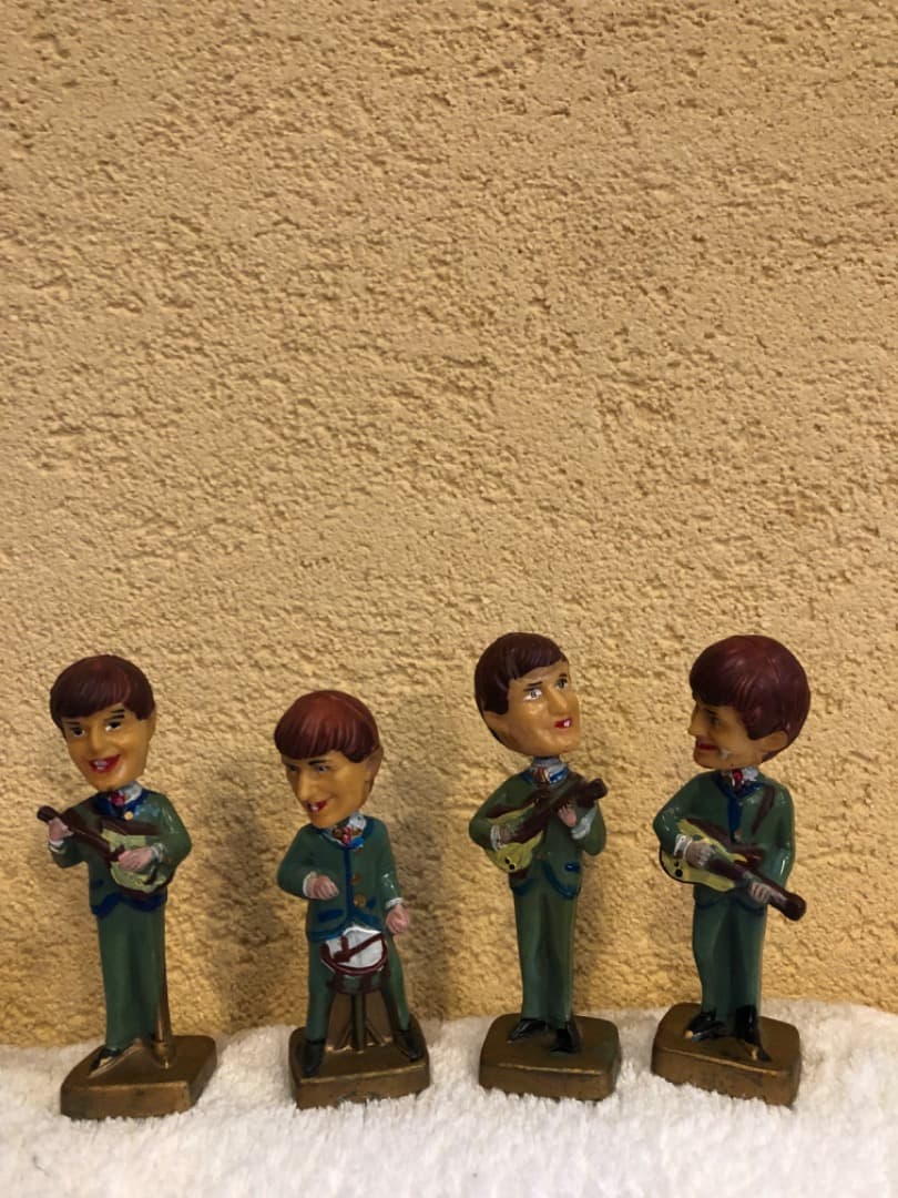 ビートルズ　フィギュア