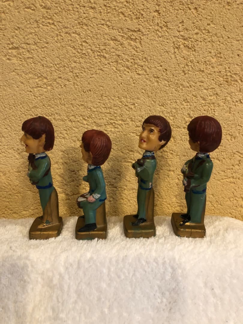 ビートルズ　フィギュア