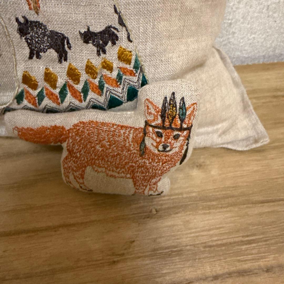 コーラル &タスク　テント柄クッション キツネドール付き