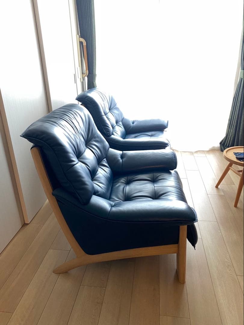 値下げしました！カリモク美品⭐️ ネイビー レザー 1人掛けソファx一脚