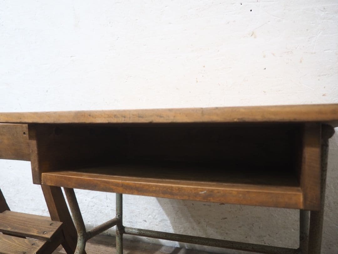 1324 ②ヴィンテージ　レトロな学校机と椅子　テーブル　イス　古家具　子供用