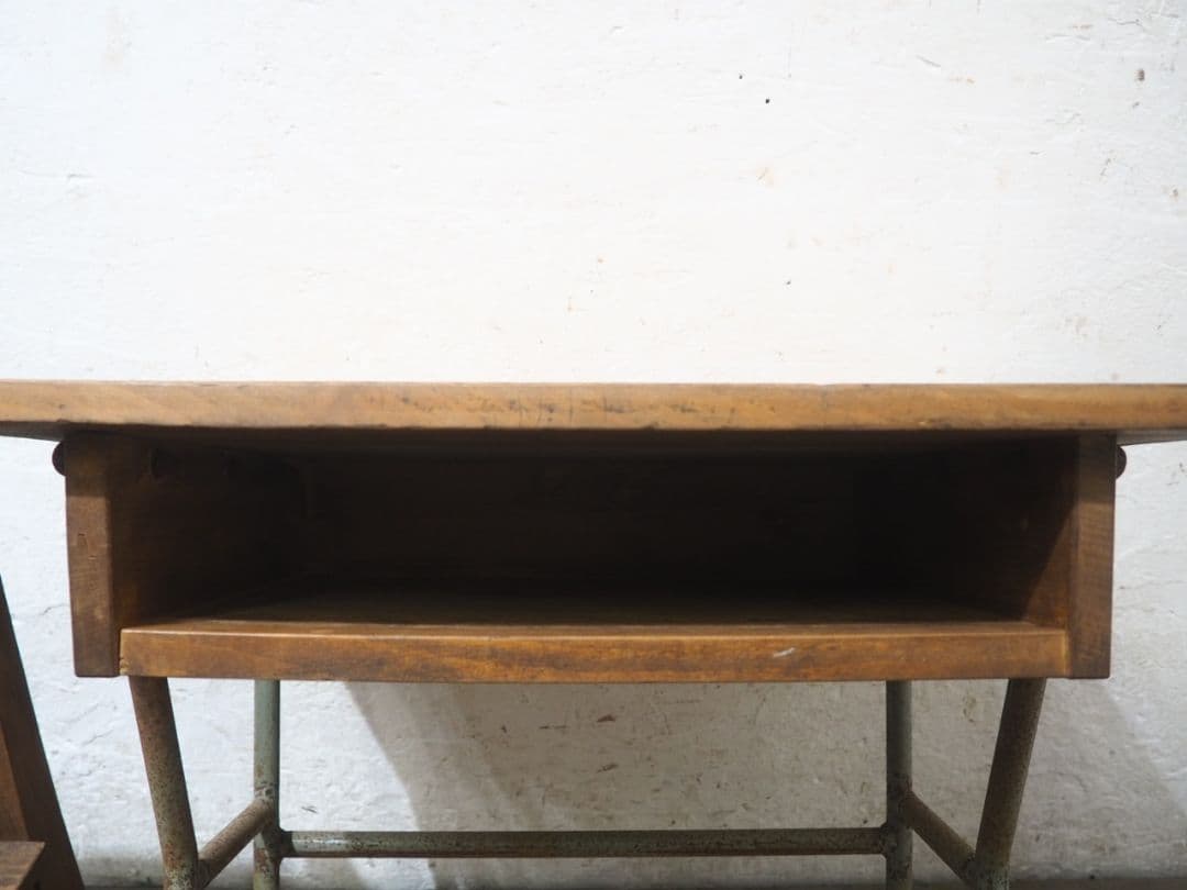 1324 ②ヴィンテージ　レトロな学校机と椅子　テーブル　イス　古家具　子供用