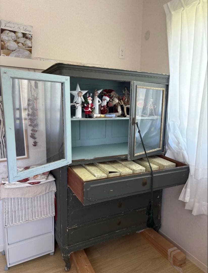 アンティーク　フランス　 グレーの木製キャビネット