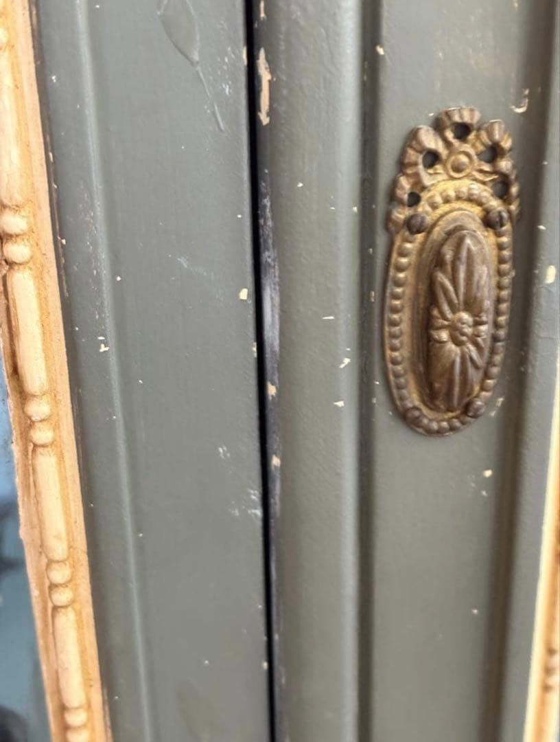 アンティーク　フランス　 グレーの木製キャビネット