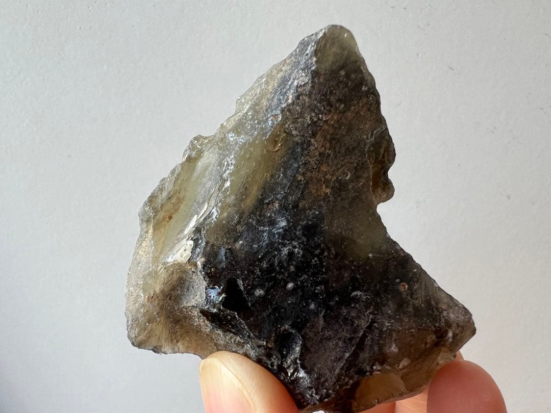 ブラックリビアングラス　リビアングラス　原石