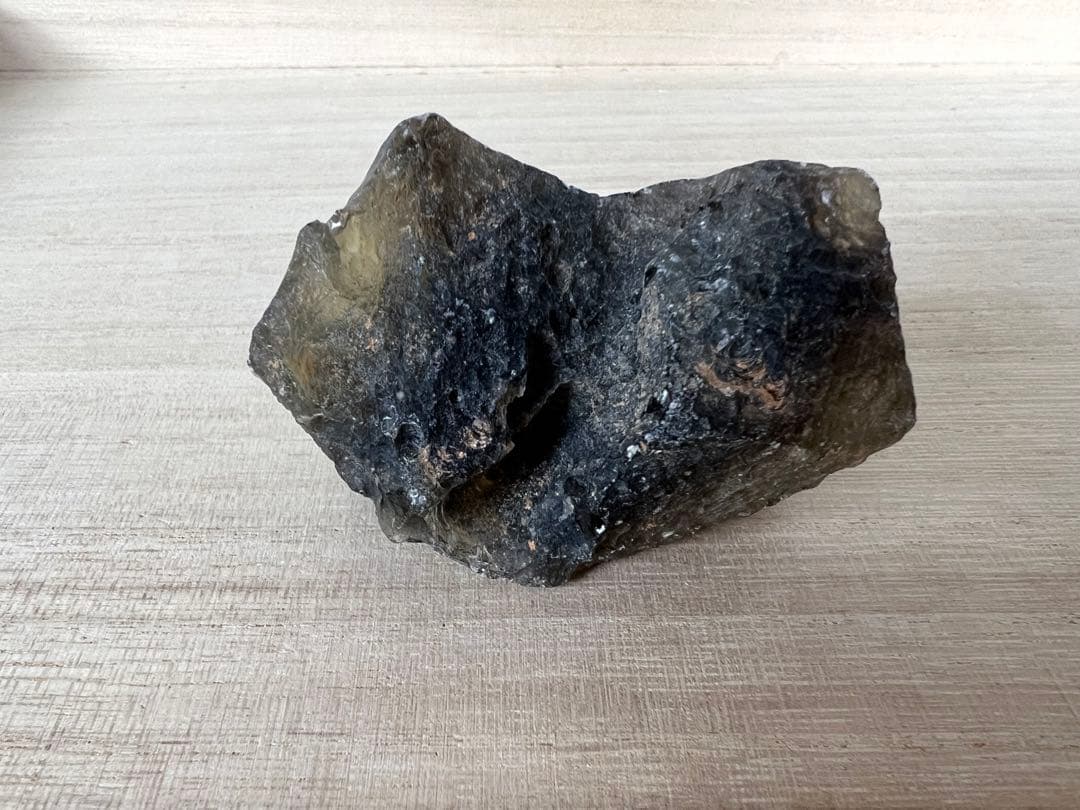 ブラックリビアングラス　リビアングラス　原石