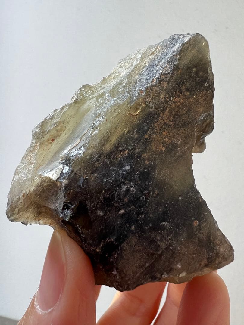 ブラックリビアングラス　リビアングラス　原石